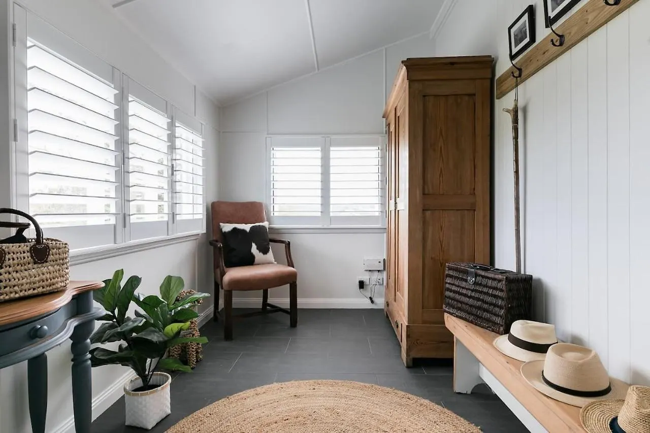 Thirlestane Farm Cottage & Barn Cooroy
