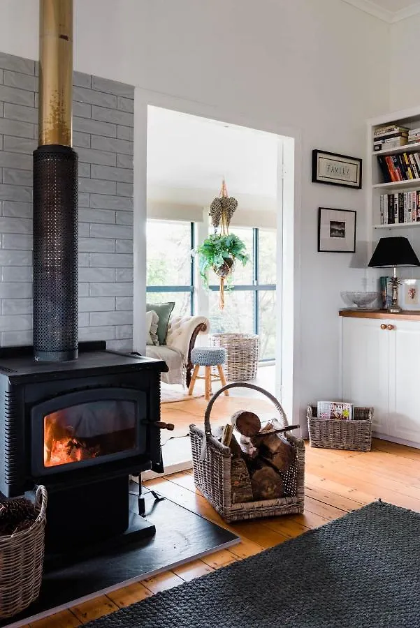 Farm stay Thirlestane Farm Cottage & Barn Cooroy Australia