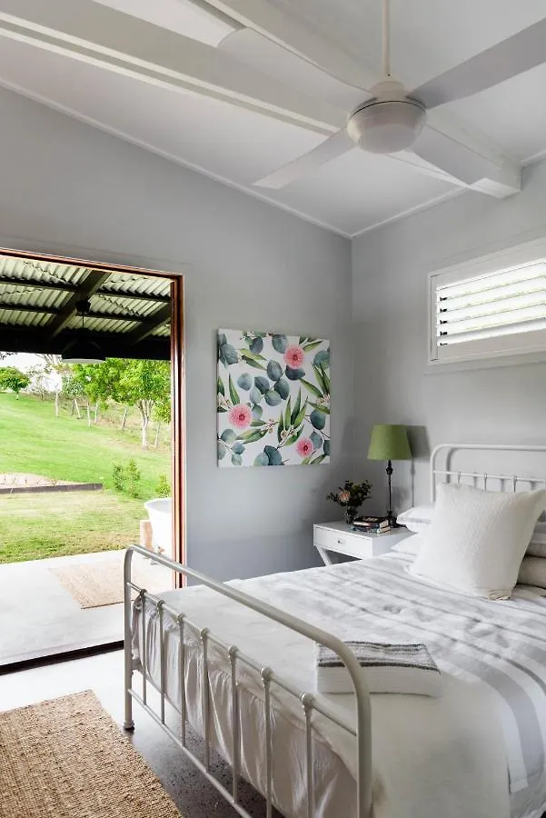 Thirlestane Farm Cottage & Barn Cooroy