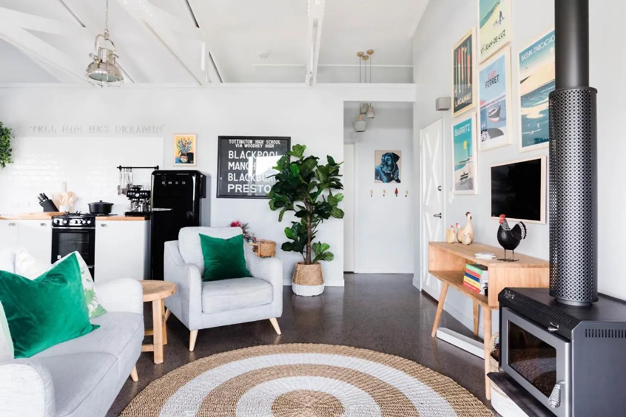 Thirlestane Farm Cottage & Barn Cooroy