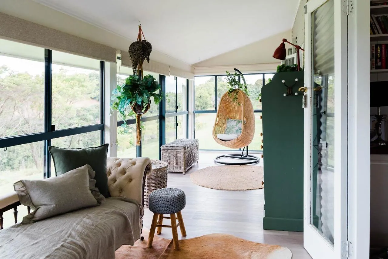 Thirlestane Farm Cottage & Barn Cooroy