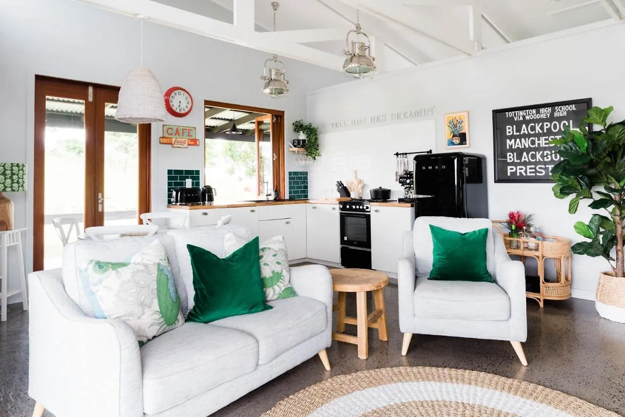 Farm stay Thirlestane Farm Cottage & Barn Cooroy