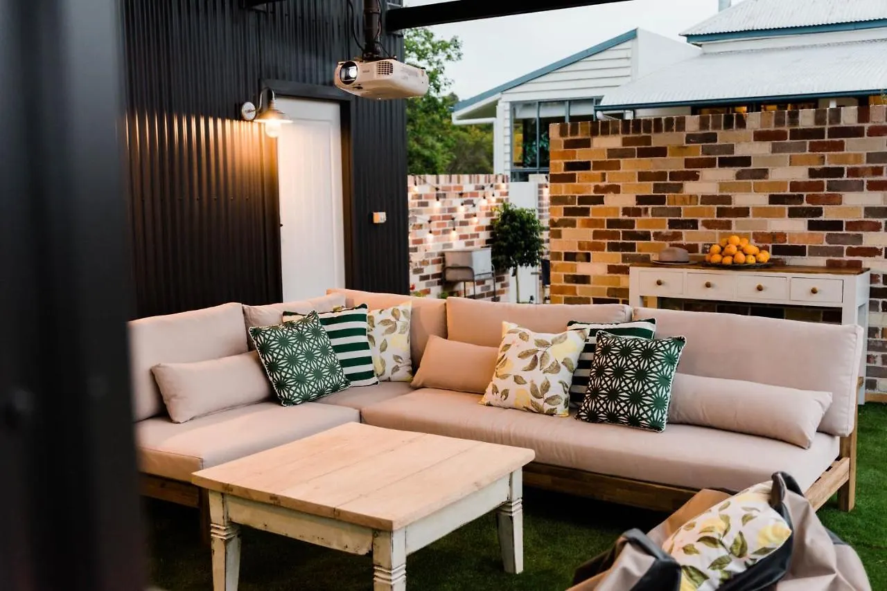 Farm stay Thirlestane Farm Cottage & Barn Cooroy