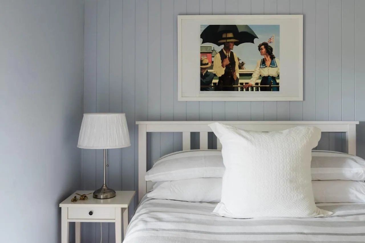 Farm stay Thirlestane Farm Cottage & Barn Cooroy Australia