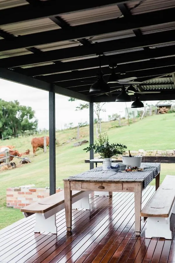 Thirlestane Farm Cottage & Barn Cooroy 0*,