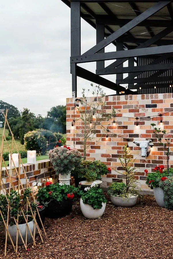 Thirlestane Farm Cottage & Barn Cooroy Farm stay