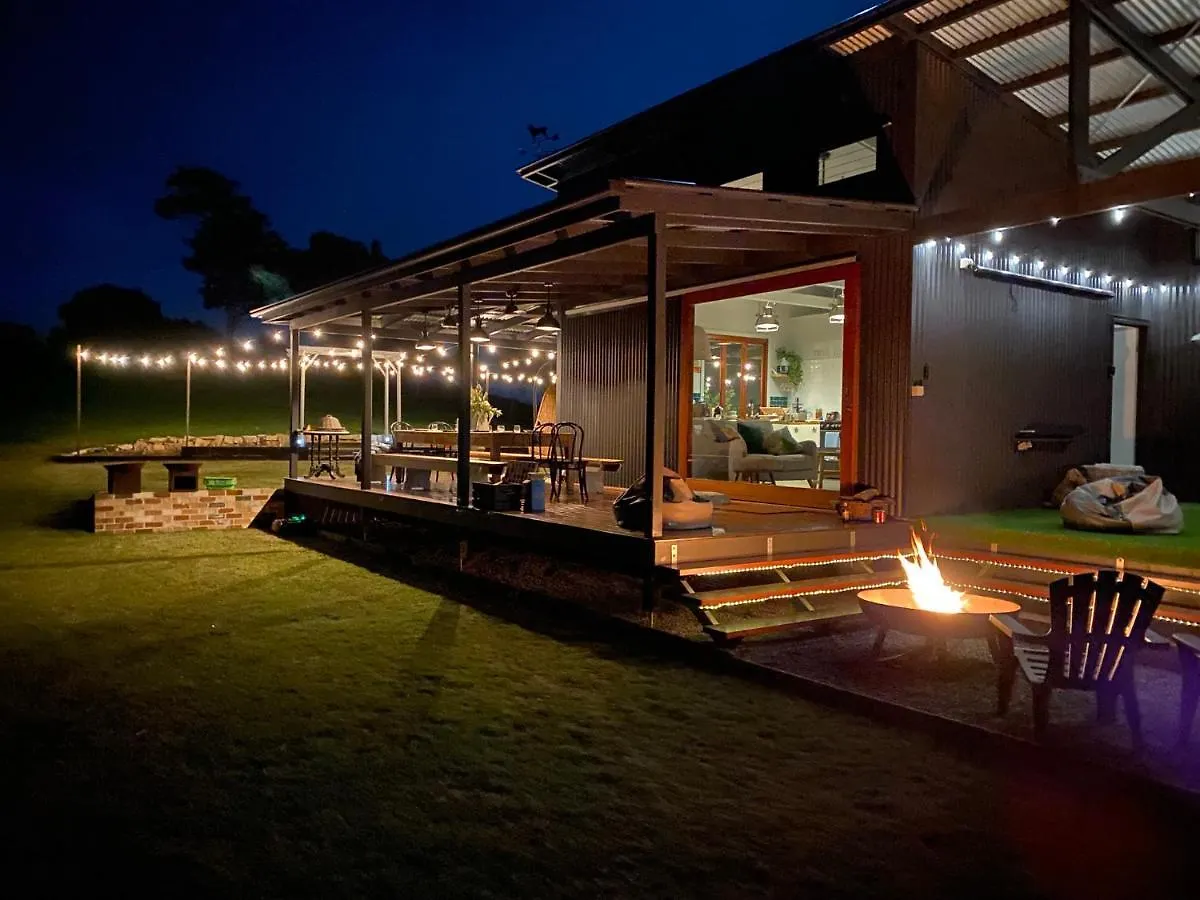 Thirlestane Farm Cottage & Barn Cooroy
