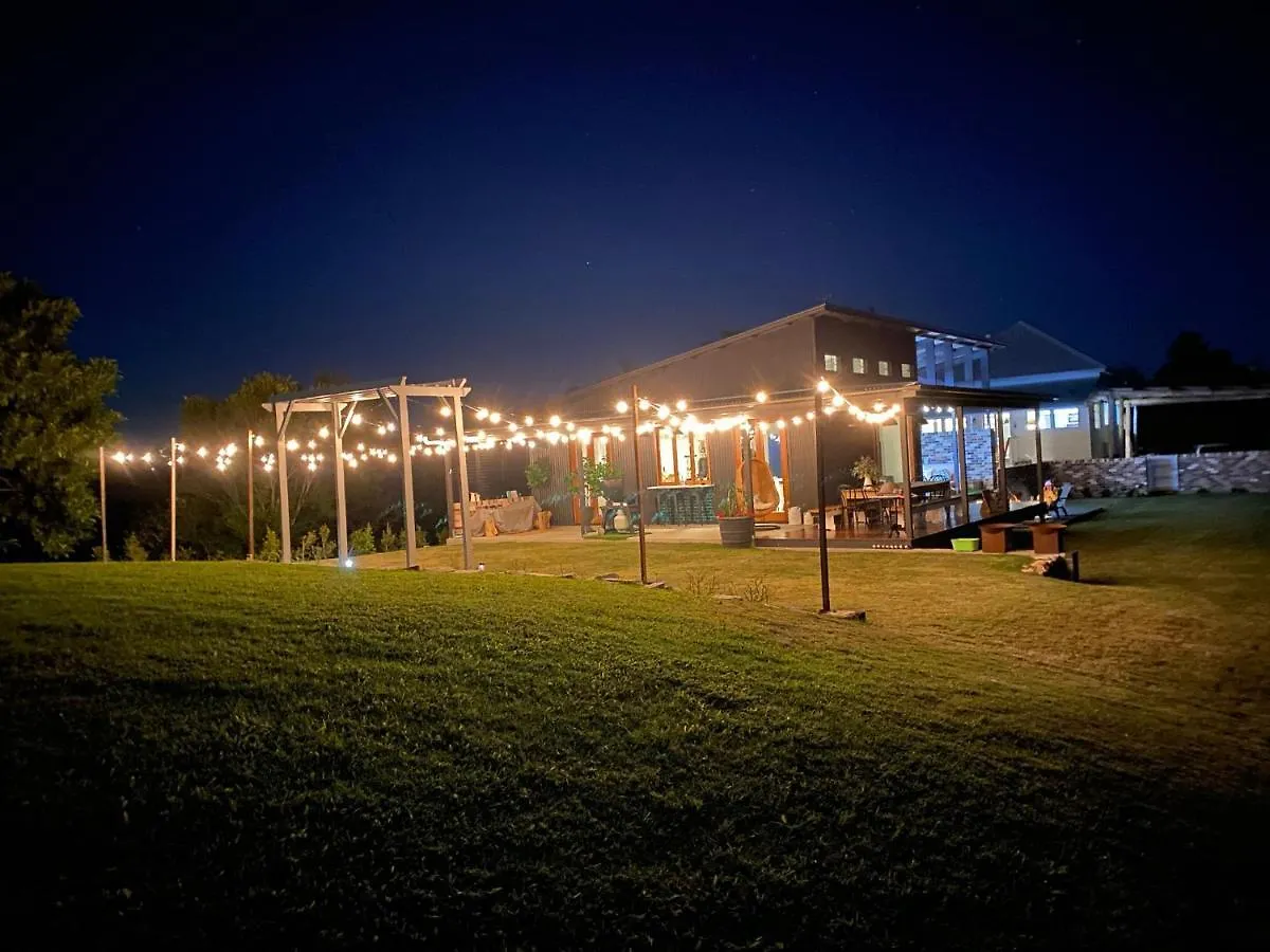 Thirlestane Farm Cottage & Barn Cooroy Farm stay