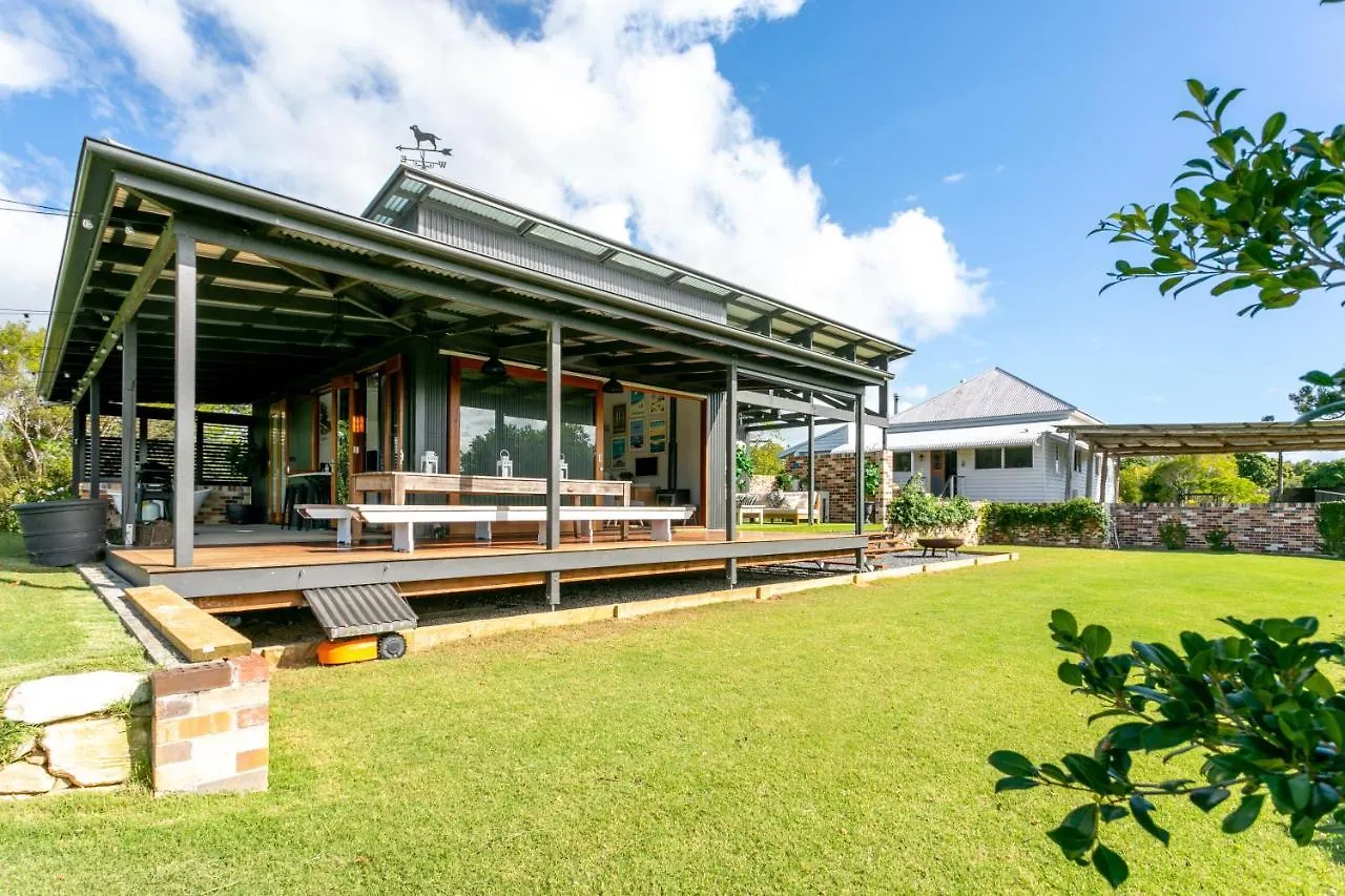 Thirlestane Farm Cottage & Barn Cooroy Australia